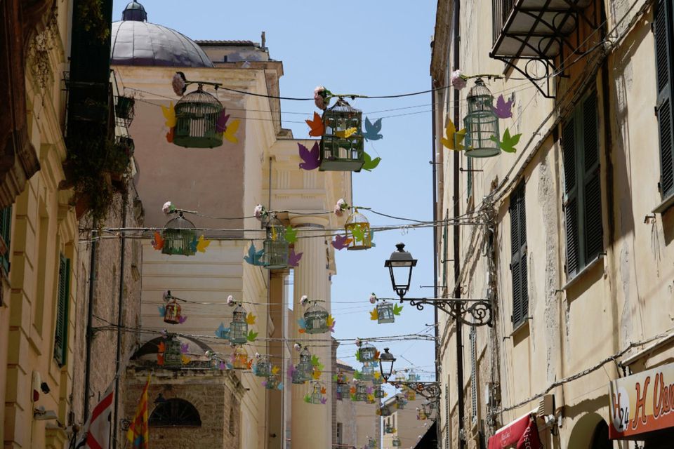 Gasse in Alghero, Italien
