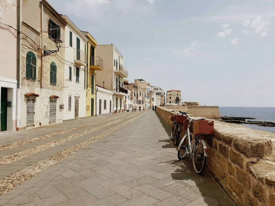 Ufer in Alghero, Italien